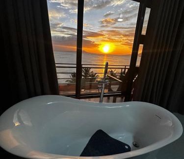 Sawang Casa | Couple Suite with Ocean View & Relaxing Tub Batangas