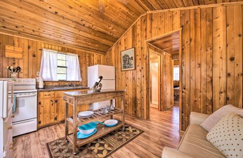 Canyon Lake Casa | Couples Cabin with Luxury Deck, 1 Mi to Canyon Lake!