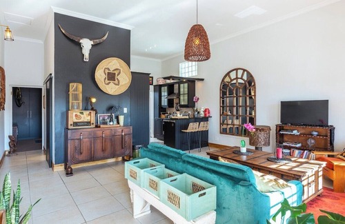 Cape Town City Centre Cabaña | Couples · Characterful Cottage & Secure