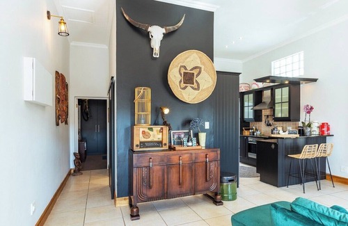 Cape Town City Centre Cabaña | Couples · Characterful Cottage & Secure
