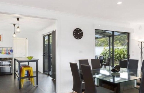 Orford Casa | Couples Coastal Holiday Home-close to beach, shop, park & boat ramp Orford
