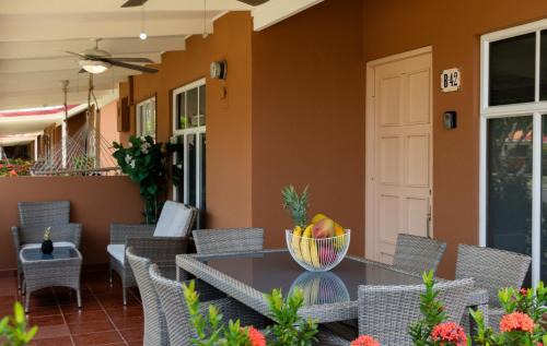Jaco Apartamento | Couples Condo B42 1BR Pool Jacuzzis Covered Terrace Walk to Ocean and Dining Secure Complex