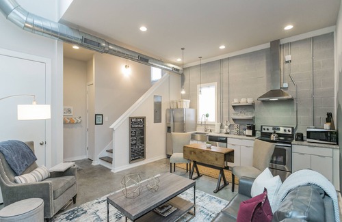 Chestnut Hill Condominio | LUXURY LOFT ROOFTOP PRIVADO MIN 2 HONK TONKS!