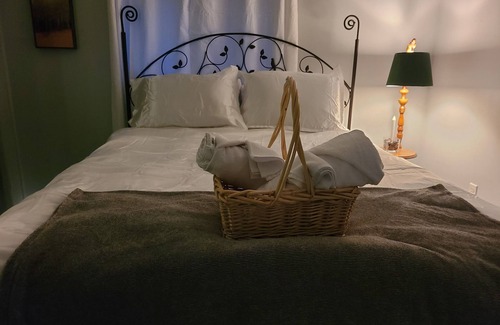 Howe Island Cabaña | Couples Getaway 1000 Islands