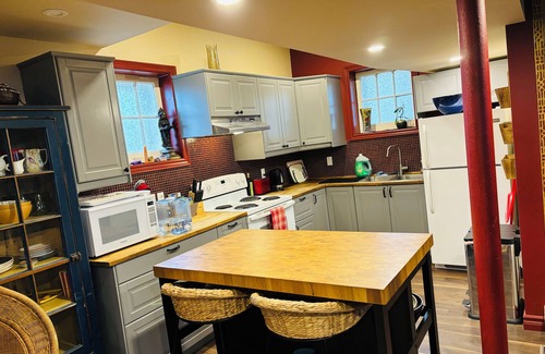 Elora Apartamento | Couples paradise! Calming space in downtown Elora.