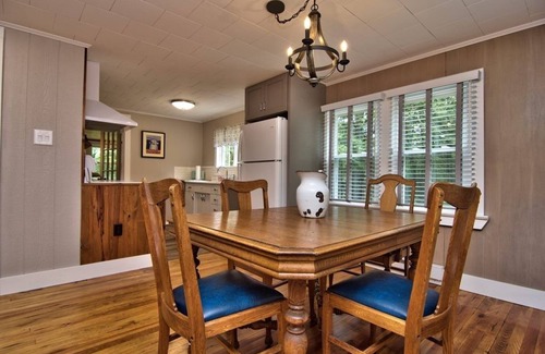Cresco Cabina | Couples Paradise Historic 1944 Pocono Cabin on 2 acres stream on property.