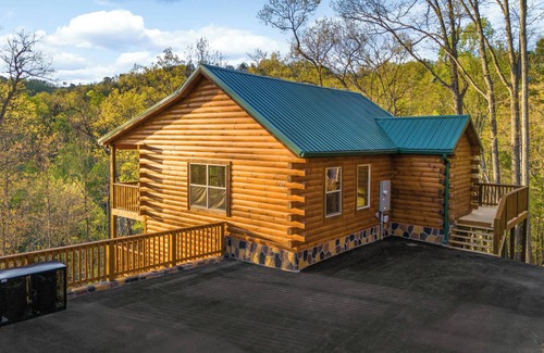 Black Bear Falls Cabina | Couples Retreat Indoor Pool Sauna minutes to Gatlinburg