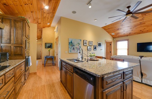 Council Casa | Couples Retreat on Bay Tree Lake
