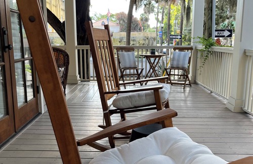 Downtown Casa | Couples Retreat, Walk to waterfront, shops and restaurants!