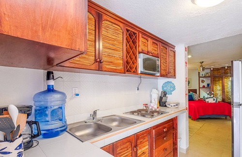 Akumal Cabina | Comfortable studio with beach access, pool, AC and WiFi!