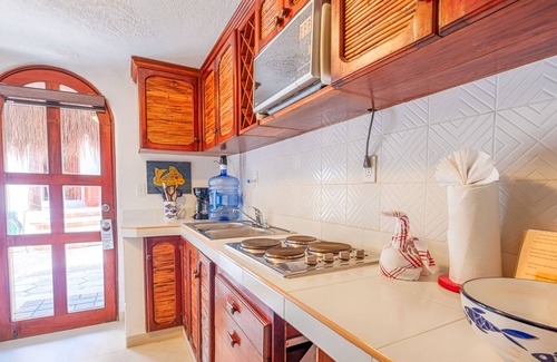 Akumal Cabina | Comfortable studio with beach access, pool, AC and WiFi!