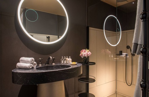 Marais Hotel | Cour des Vosges - Evok Collection