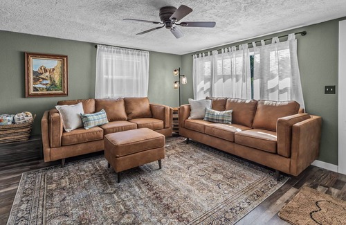 Prineville Casa | Court Street Cottage | Downtown Prineville Getaway