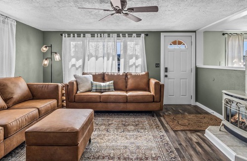 Prineville Casa | Court Street Cottage | Downtown Prineville Getaway