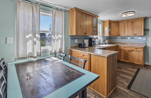 Prineville Casa | Court Street Cottage | Downtown Prineville Getaway