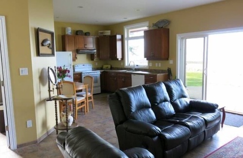 Courtenay Cabaña | Courtenay Walk-On Waterfront Cottage (A) en la Bahía de Udina, Isla de Vancouver