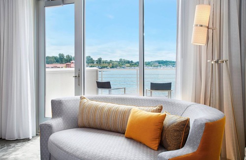 Erie Hotel | Courtyard by Marriott Erie Bayfront
