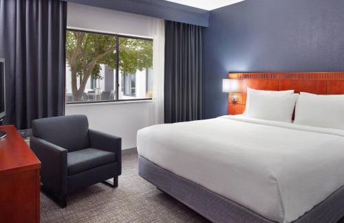 Raleigh Hotel | Courtyard by Marriott Raleigh Midtown
