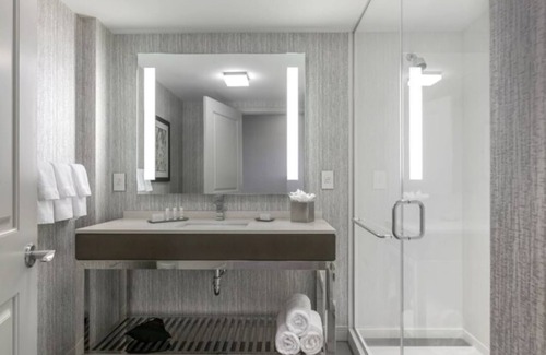 Edgewater Casa | Courtyard by Marriott Edgewater/NYC Area - Stylish & Comfortable