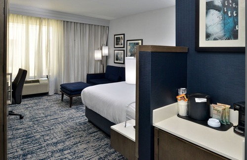 Downtown Wilmington Hotel | Courtyard by Marriott Wilmington Downtown/Historic District
