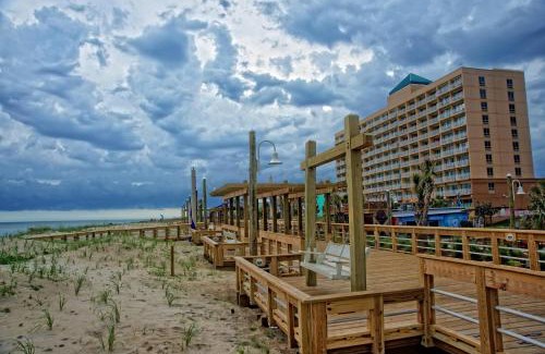 Carolina Beach Hotel | Courtyard Carolina Beach Oceanfront