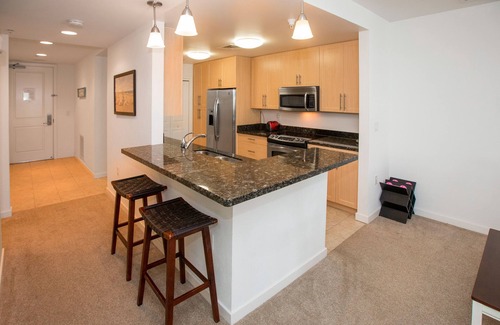 Sandbridge Condominio | Courtyard condo near the ocean with W/D, outdoor pool & gym