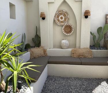 Ayvalik City Center Apartamento | Courtyard Home w Lesvos Island View