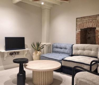 Ayvalik City Center Apartamento | Courtyard Home w Lesvos Island View