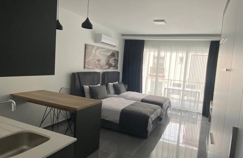 Trikomo Complejo | Courtyard Long Beach Holiday Resort - Studio