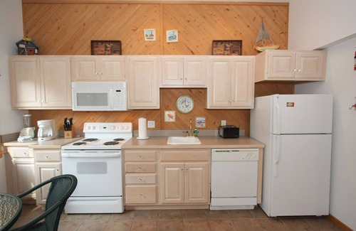 Ocracoke Cama Y Desayuno | Courtyard Villas on Silver Lake Harbor