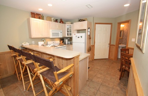 Ocracoke Cama Y Desayuno | Courtyard Villas on Silver Lake Harbor
