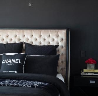 Labrador Apartamento | Couture Comfort - Luxe Chanel Themed Apartment