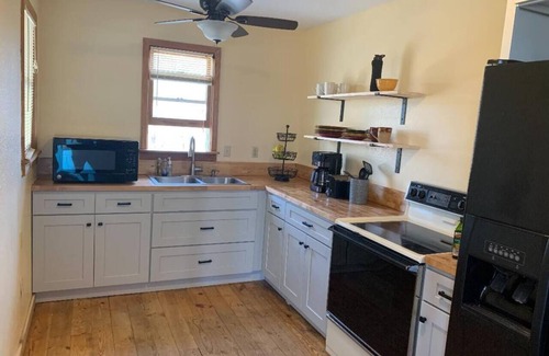 Rutherfordton Casa | Cove Creek Cabin & Preserve