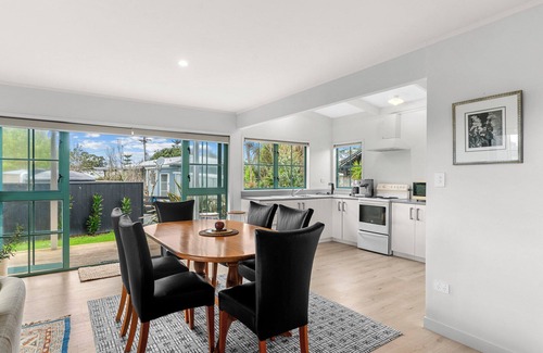 Waipu Cove Casa | Cove Family Haven - Waipu Holiday Home