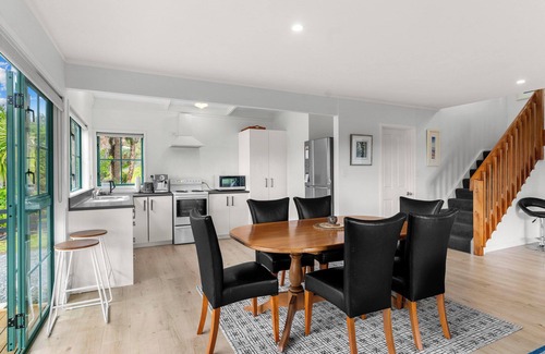 Waipu Cove Casa | Cove Family Haven - Waipu Holiday Home