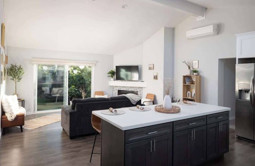 Clairemont Mesa Casa | Covered Backyard lounge w/Fire Pit|King Bed|BBQ