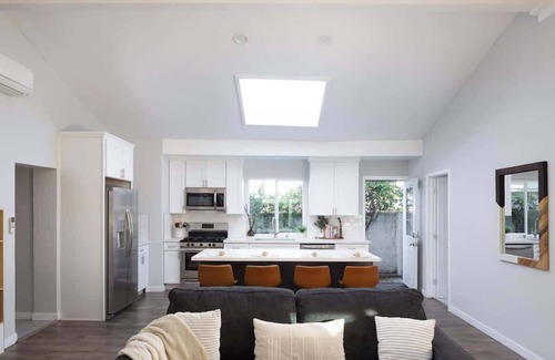 Clairemont Mesa Casa | Covered Backyard lounge w/Fire Pit|King Bed|BBQ