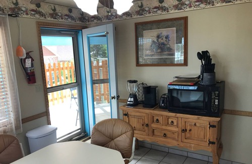 Deadwood Cabina | Covered parking/3 bedrooms, sitting room, restroom w/laundry, full kitchen, deck