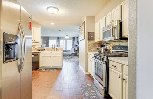Barker Casa | Covered Patio & Yard: Family Home in Katy