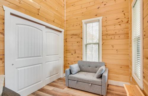 Richland Casa | Covered Porch and Fire Pit Cabin in Richland