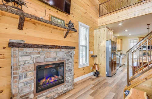 Richland Cabina | Covered Porch & Fire Pit: Cabin in Richland