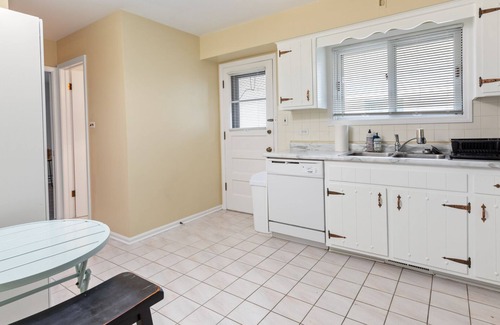 Lake Forest Casa | Coveted Location:Downtown Lake Forest 3/2.5 Duplex