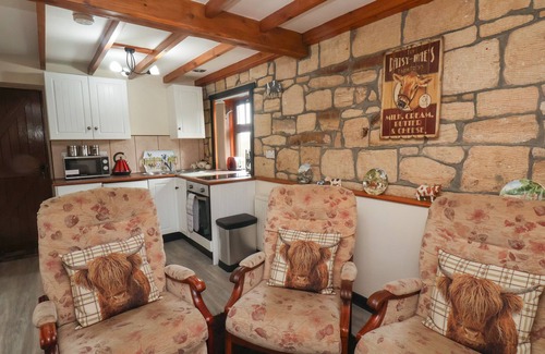 Briggswath Cabaña | COW BYRE COTTAGE, pet friendly, character holiday cottage in Whitby