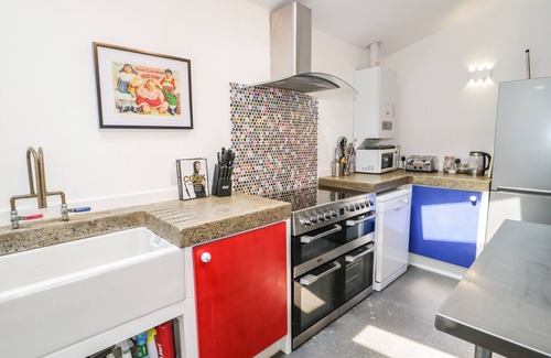 Bangor Cabaña | COW SHED, pet friendly, character holiday cottage in Bangor