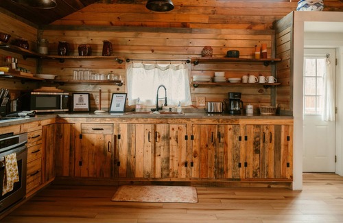 West Newton Apartamento | Cowboy Bunkhouse hot tub Lake Farm Nature