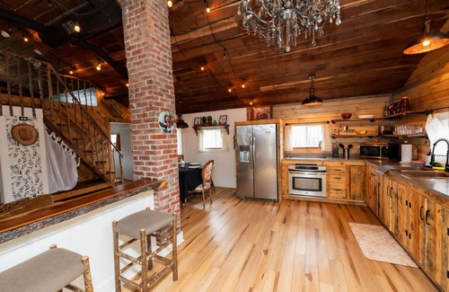 West Newton Apartamento | Cowboy Bunkhouse hot tub Lake Farm Nature
