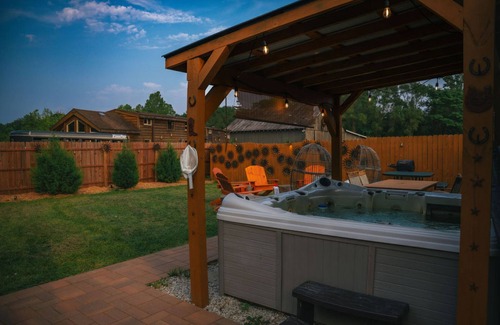West Newton Apartamento | Cowboy Bunkhouse hot tub Lake Farm Nature