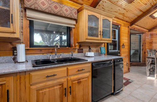 Saint Jo Cabina | Cowboy Cabin: The Bluffs at Saint Jo