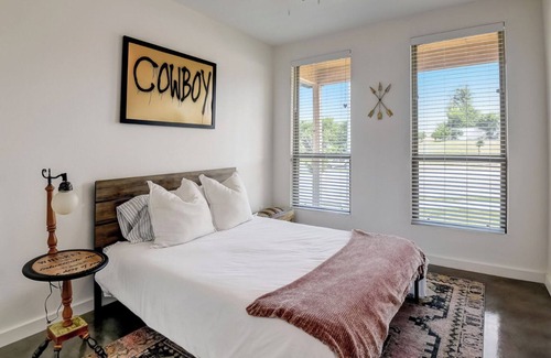Fort Worth Casa | Cowboy Chateau - Stockyards, TCU, Dickies