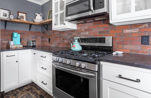 Fort Worth Cultural District Casa | Cowboy Chic bungalow with 2 bedrooms in Fort Worth's Cultural District
